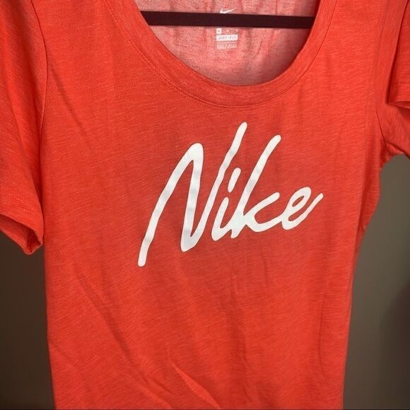 Nike medium t shirt coral white Nike words (C1) - Picture 6 of 7